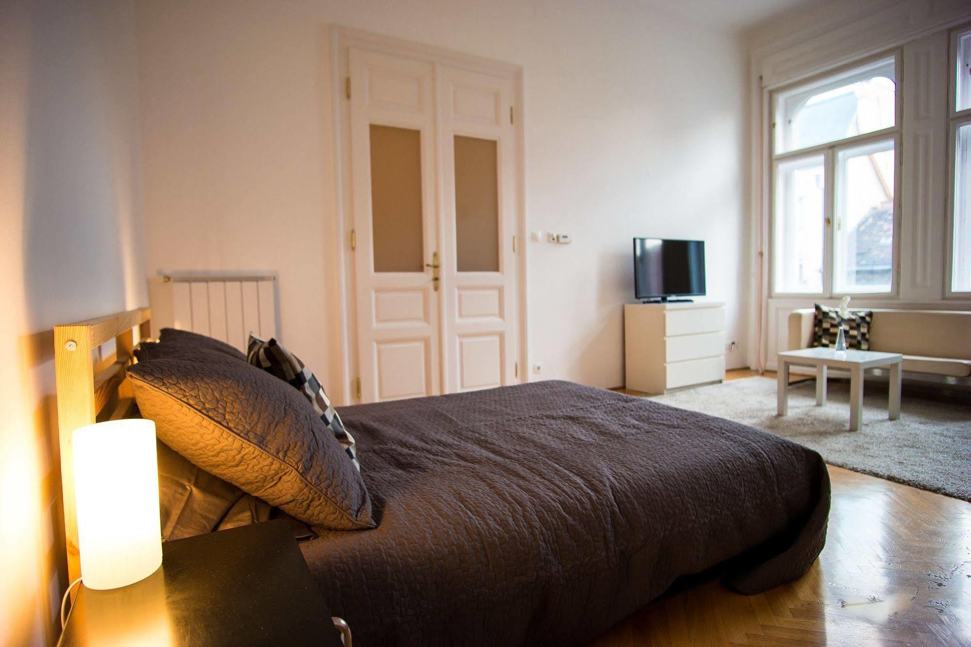 Opera Guesthouse ブダペスト エクステリア 写真